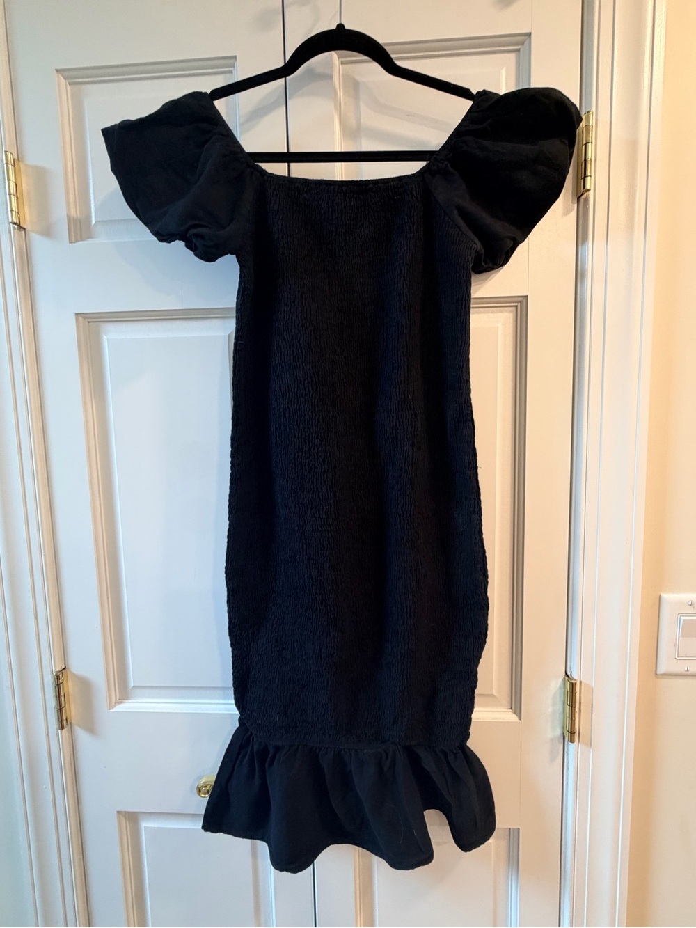 Simplee Apparel Black Puff-Sleeve Ruffle Hem Midi Dress